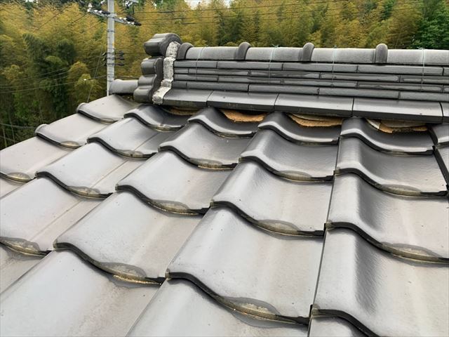 瓦屋根の漆喰の剥がれ